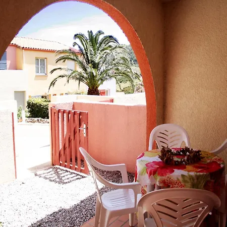 Colorful With Balcony Or Terrace 500m From The Sea